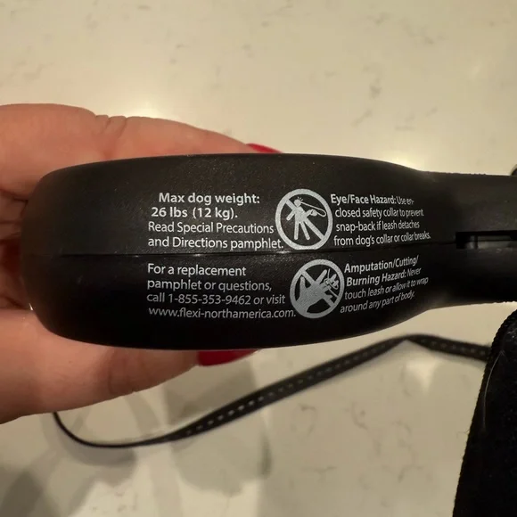 Flexi Black Retractable Leash - Picture 3 of 3